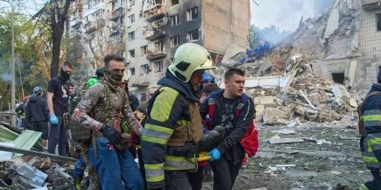 കീവിൽ റഷ്യൻ ആക്രമണം: മൂന്ന് കുട്ടികളുൾപ്പെടെ 14 പേർ കൊല്ലപ്പെട്ടു