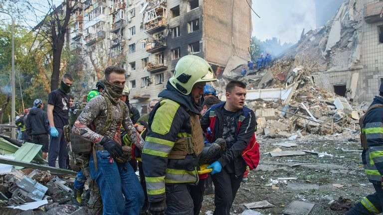 കീവിൽ റഷ്യൻ ആക്രമണം: മൂന്ന് കുട്ടികളുൾപ്പെടെ 14 പേർ കൊല്ലപ്പെട്ടു