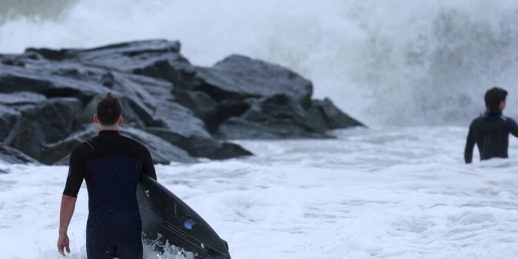 'എറിൻ' ചുഴലിക്കാറ്റ് ഒരു സൂചന മാത്രം; അറ്റ്ലാന്റിക് കൊടുങ്കാറ്റുകളുടെ തീവ്രത കൂടുന്നു 1 ‘എറിൻ’ ചുഴലിക്കാറ്റ് ഒരു സൂചന മാത്രം; അറ്റ്ലാന്റിക് കൊടുങ്കാറ്റുകളുടെ തീവ്രത കൂടുന്നു