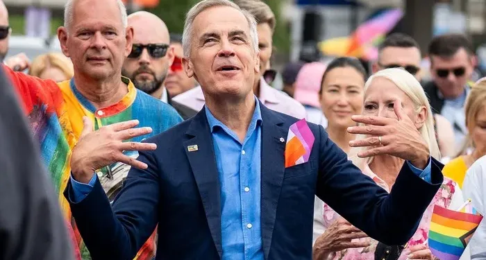 വാൻകൂവർ പ്രൈഡ് പരേഡിൽ പ്രധാനമന്ത്രി!; മാർക്ക് കാർണിയുടെ സർപ്രൈസ് എൻട്രി ജനങ്ങൾക്ക് ആവേശമായി