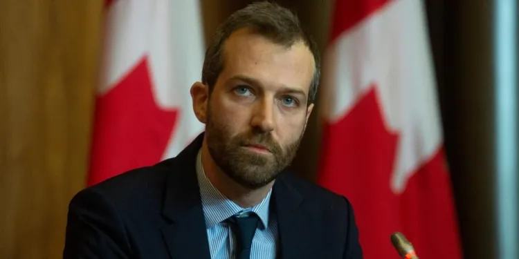 പൊതുസേവന മേഖലയിൽ ചെലവ് ചുരുക്കാൻ കാനഡ സർക്കാർ; പുതിയ നിയമനങ്ങളില്ല, ഒഴിവുകൾ നികത്താതെ ഒതുക്കും 1 പൊതുസേവന മേഖലയിൽ ചെലവ് ചുരുക്കാൻ കാനഡ സർക്കാർ; പുതിയ നിയമനങ്ങളില്ല, ഒഴിവുകൾ നികത്താതെ ഒതുക്കും