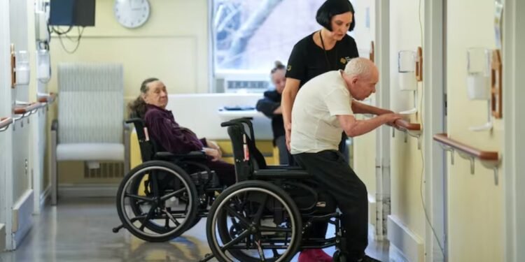 ഡോക്ടർ വീട്ടിലെത്തും, മുതിർന്ന പൗരന്മാർക്കായി പദ്ധതി; 89 ദശലക്ഷം ഡോളർ അനുവദിച്ച് ഒന്റാറിയോ 1 caring