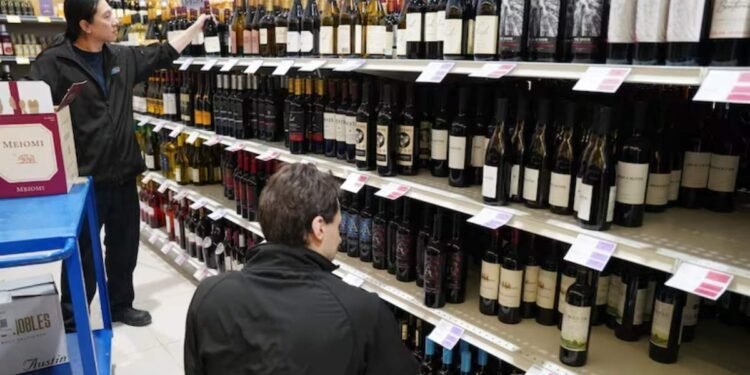 താരിഫിൽ ഉലഞ്ഞ് മദ്യവിപണിയും; അമേരിക്കൻ മദ്യത്തോട് നോ പറഞ്ഞ് നോവ സ്കോഷ്യ 1 bottles