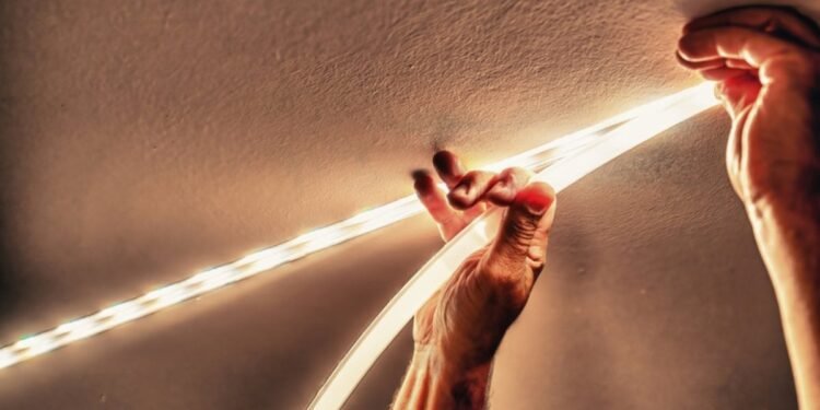 പുതിയ സ്റ്റൈലിൽ ഇനി വീട് അലങ്കരിക്കാം; ഇലക്ട്രീഷ്യനെ വിളിക്കാതെ ലൈറ്റിങ് മാറ്റാം 1 lights