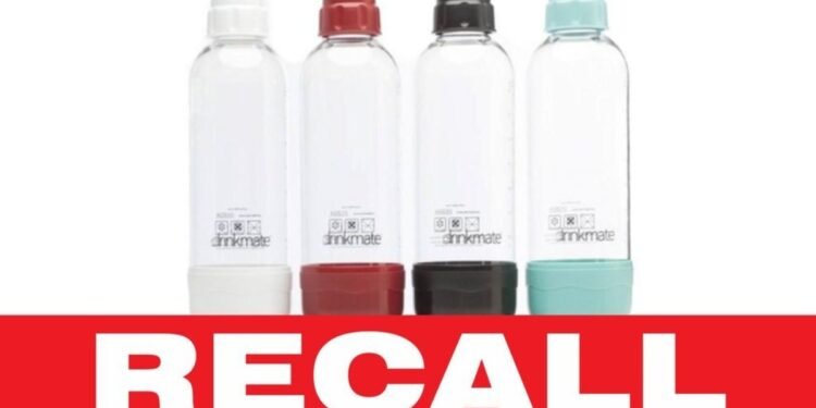 തുറക്കല്ലേ പൊട്ടിത്തെറിക്കും! ഒരു ലക്ഷത്തിലധികം ഡ്രിങ്ക്മേറ്റ് ബോട്ടിലുകൾക്ക് റീക്കോൾ 1 bottle