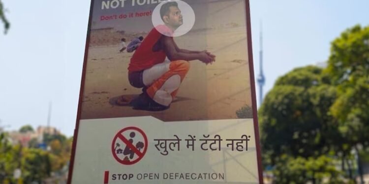 തുറസായ സ്ഥലങ്ങൾ ശുചിമുറികളല്ലെന്ന് ഇന്ത്യക്കാരോട് കാനഡ! സോഷ്യൽ മീഡിയയിൽ പ്രചരിക്കുന്ന ചിത്രത്തിന്റെ സത്യമെന്ത്? 1 fake billboards