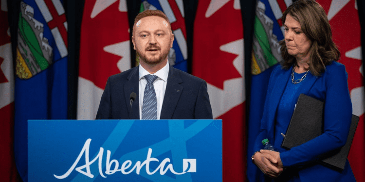 Alberta's chief electoral officer says a proposed referendum question on separation will go before a judge,