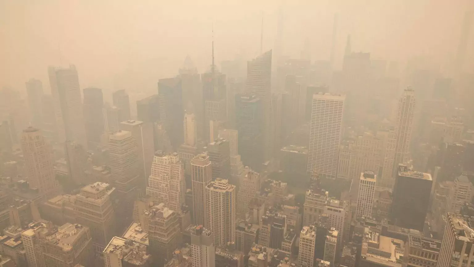 കാട്ടുതീയുടെ പുക ടൊറന്റോയിലേക്ക്; പ്രത്യേക മുന്നറിയിപ്പുമായി എൻവയോൺമെന്റ് കാനഡ