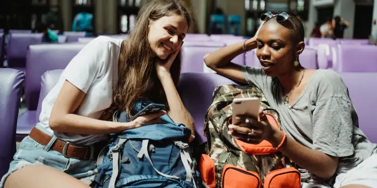 വിമാനത്താവളത്തിൽ ബോറടിക്കുന്നുണ്ടോ? മടുപ്പില്ലാതെ സമയം കളയാൻ 5 വഴികൾ! 1 Fun ways to kill time at the airport