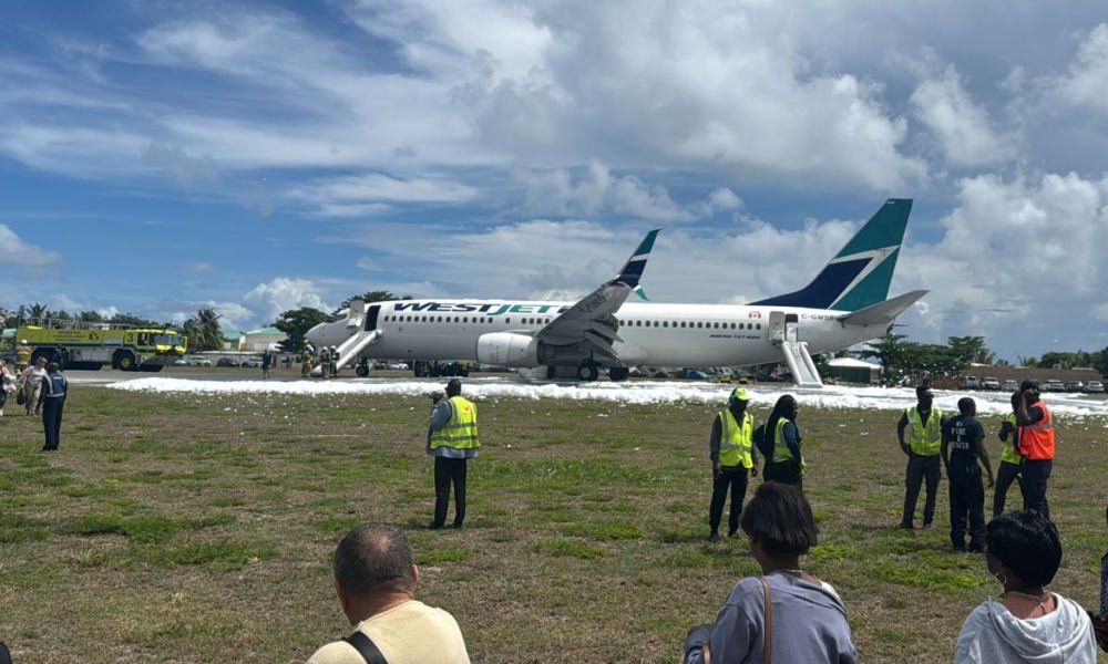 യാത്രക്കാരെ മുൾമുനയിൽ നിർത്തി വെസ്റ്റ്ജെറ്റ് വിമാനത്തിന്റെ അപകടകരമായ ലാൻഡിങ്; പരിക്കില്ലാതെ രക്ഷപ്പെട്ട് യാത്രക്കാർ