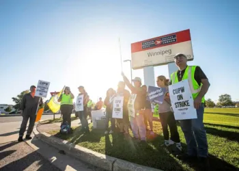 കാനഡ പോസ്റ്റ് സേവനം നിലച്ചു! രാജ്യവ്യാപക പണിമുടക്ക് ആരംഭിച്ച് കാനഡ പോസ്റ്റ് ജീവനക്കാർ