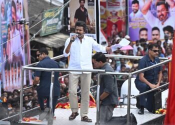 നടൻ വിജയ് നയിച്ച റാലിക്കിടെ അപകടം; തിക്കിലും തിരക്കിലും പെട്ട് കുട്ടികളടക്കം 31 പേർ മരിച്ചു; നിരവധി പേർക്ക് പരിക്ക് 5 actor vijay