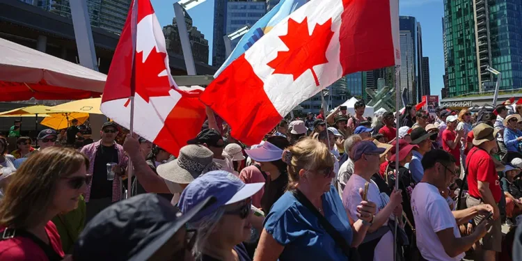 കാനഡ കടക്കൽ കടുപ്പം!; താത്കാലിക തൊഴിലാളികളുടെയും വിദ്യാർഥികളുടെയും വരവ് കുത്തനെ കുറഞ്ഞു 1 Canadian-flag