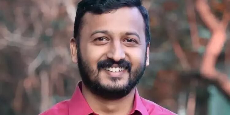 രാഹുൽ മാങ്കൂട്ടത്തിനെതിരായ ലൈംഗികാരോപണം: കൂടുതൽ യുവതികൾ ഗർഭഛിദ്രത്തിന് ഇരയായി; അന്വേഷണം ആശുപത്രികളിലേക്ക് 1 രാഹുൽ മാങ്കൂട്ടത്തിനെതിരായ ലൈംഗികാരോപണം: കൂടുതൽ യുവതികൾ ഗർഭഛിദ്രത്തിന് ഇരയായി; അന്വേഷണം ആശുപത്രികളിലേക്ക്