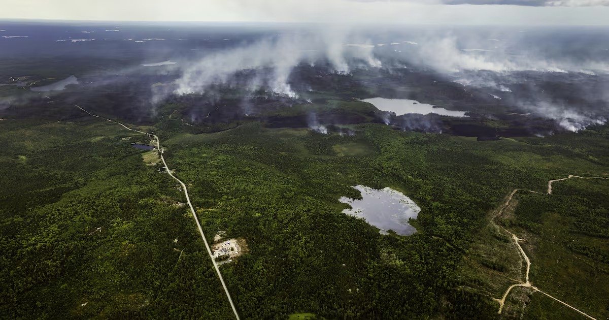 തീവ്രശ്രമത്തിലും അണയാതെ കാട്ടുതീ; നോവ സ്കോഷ്യയിൽ ദുരിതം വിതച്ച് ലോങ് ലേക്ക് അഗ്നിബാധ