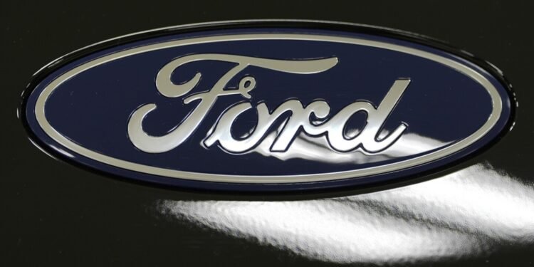 ഫോർഡ് തിരിച്ചുവിളിക്കുന്നു: കാനഡയിലെ 1.2 ലക്ഷം കാറുകളുടെ റിയർവ്യൂ ക്യാമറയിൽ ഗുരുതര തകരാർ