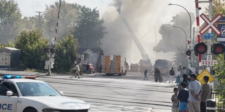 മോൺട്രിയലിൽ വൻ തീപിടുത്തം; 90-ൽ അധികം അഗ്നിരക്ഷാ സേനാംഗങ്ങൾ സ്ഥലത്ത്
