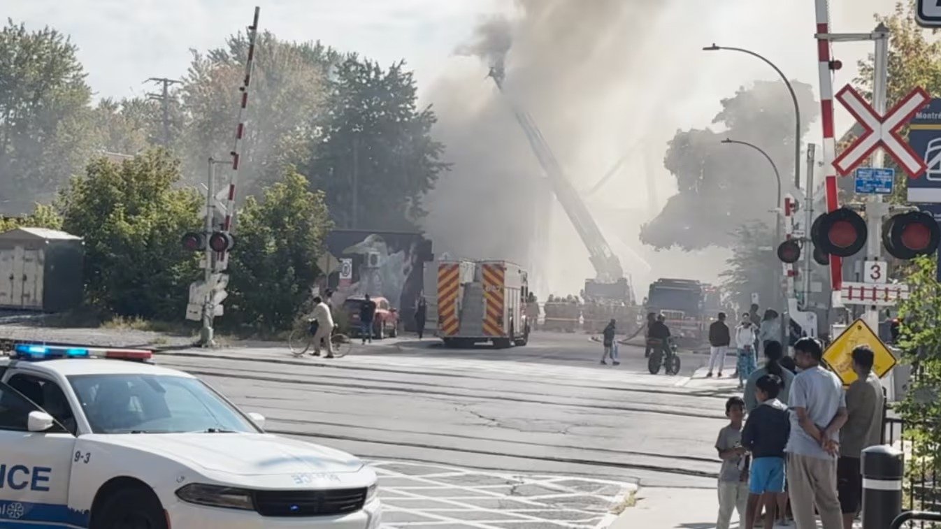 മോൺട്രിയലിൽ വൻ തീപിടുത്തം; 90-ൽ അധികം അഗ്നിരക്ഷാ സേനാംഗങ്ങൾ സ്ഥലത്ത്