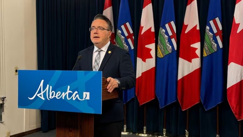 ആൽബർട്ടയിൽ ഡ്രൈവിംഗ് ലൈസൻസിനും തിരിച്ചറിയൽ കാർഡുകൾക്കും പുതിയ മാറ്റങ്ങൾ!