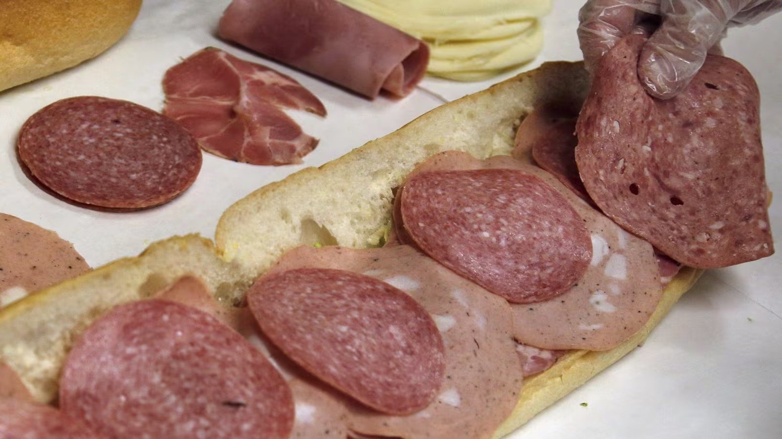 സൂക്ഷിക്കുക! സലാമിയിൽ സാൽമൊണല്ല: 90 പേർക്ക് ഭക്ഷ്യവിഷബാധ