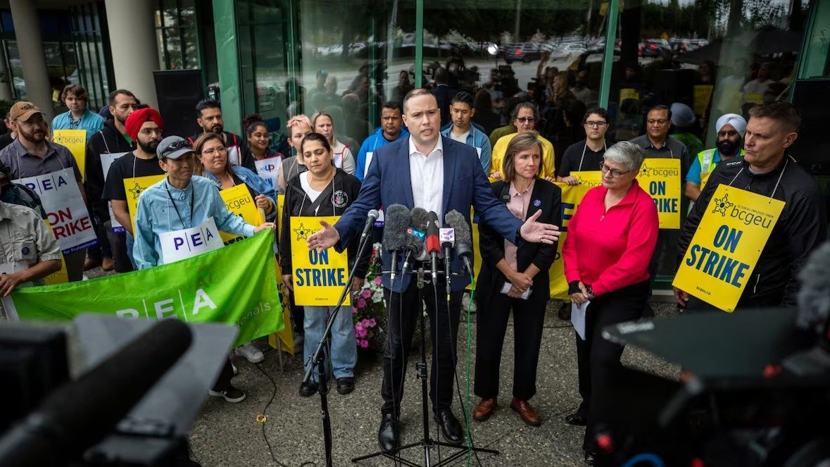 ഖനന മേഖലയെ സ്തംഭിപ്പിച്ച് ജീവനക്കാർ; ബ്രിട്ടീഷ് കൊളംബിയയിൽ സമരം ശക്തം