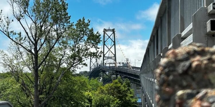 യാത്രക്കാർ ശ്രദ്ധിക്കുക! മാക്ഡൊണാൾഡ് പാലം വാരാന്ത്യത്തിൽ അടച്ചിടും; ഗതാഗതം വഴിതിരിച്ചുവിടും 1 യാത്രക്കാർ ശ്രദ്ധിക്കുക! മാക്ഡൊണാൾഡ് പാലം വാരാന്ത്യത്തിൽ അടച്ചിടും; ഗതാഗതം വഴിതിരിച്ചുവിടും