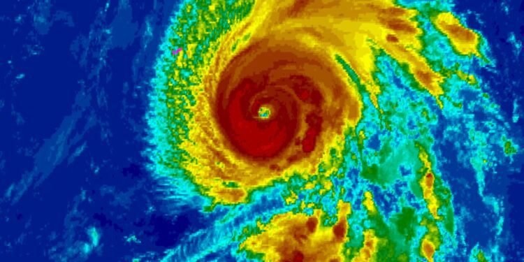 അറ്റ്‌ലാന്റിക്കിനെ വിഴുങ്ങി കാറ്റഗറി 3 ഗബ്രിയേൽ; കരയ്ക്ക് ഭീഷണിയാകില്ല