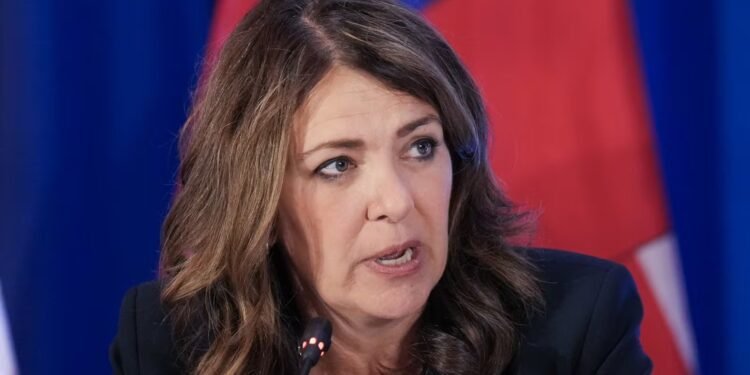 ട്രാൻസ്‌ജെൻഡർ വിഷയത്തിൽ കാനഡയിൽ വിവാദം; ‘നോട്ട്‌വിത്ത്‌സ്റ്റാൻഡിംഗ് ക്ലോസ്’ ഉപയോഗിക്കുമെന്ന് ആൽബെർട്ട പ്രീമിയർ