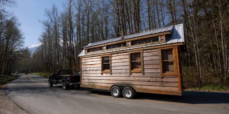 ബി.സി.യിൽ ഇനി ‘ചക്രമുള്ള വീടുകൾക്കും’ നിയമസാധ്യത; ഭവന പ്രതിസന്ധിക്ക് നൂതന പരിഹാരം!