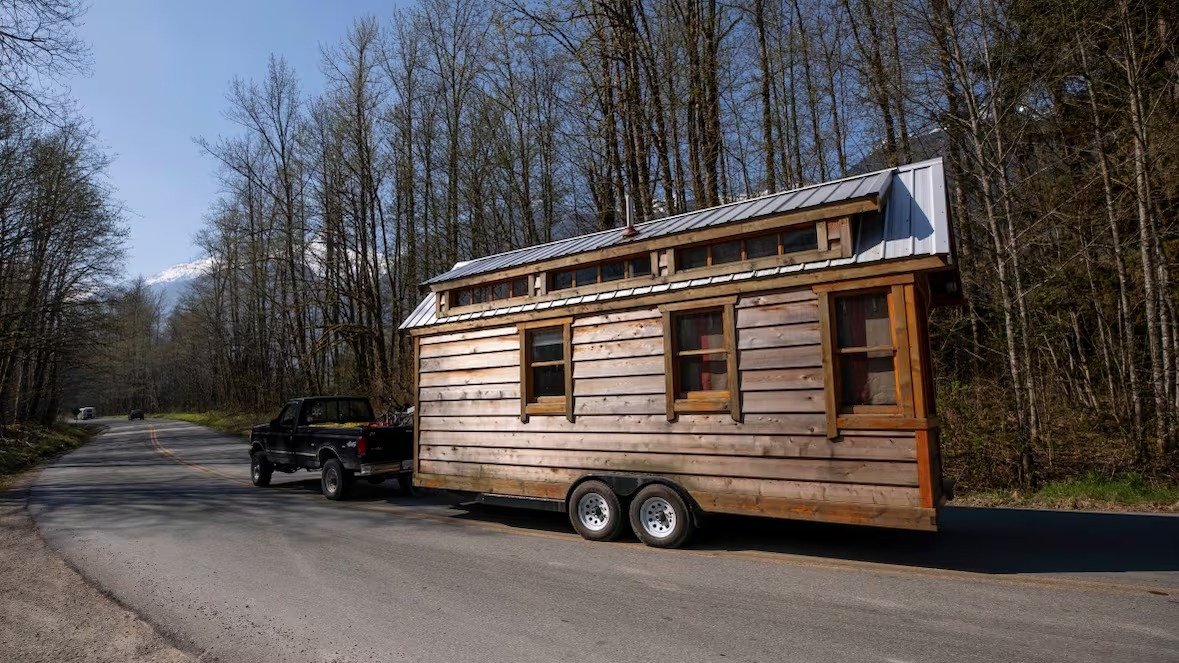 ബി.സി.യിൽ ഇനി ‘ചക്രമുള്ള വീടുകൾക്കും’ നിയമസാധ്യത; ഭവന പ്രതിസന്ധിക്ക് നൂതന പരിഹാരം!