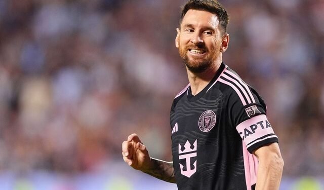 ലോക ഫുട്‌ബോൾ രാജാവ് ടൊറന്റോയിൽ; മെസ്സി എത്തി, ആരാധകർ ആവേശത്തിരയിൽ!