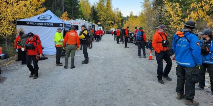 ആറാം ദിവസവും ഡാരിയസ് എവിടെ? 200 പേർ 'തോൾചേർന്ന്' വനത്തിൽ അരിച്ചുപെറുക്കുന്നു; പ്രതീക്ഷ കൈവിടാതെ ജനങ്ങൾ 1 ആറാം ദിവസവും ഡാരിയസ് എവിടെ? 200 പേർ ‘തോൾചേർന്ന്’ വനത്തിൽ അരിച്ചുപെറുക്കുന്നു; പ്രതീക്ഷ കൈവിടാതെ ജനങ്ങൾ