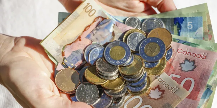 ഒന്റാരിയോ നിവാസികളെ സന്തോഷ വാർത്ത!; ഈ മാസം നിങ്ങളെ കാത്തിരിക്കുന്നത് മൂന്ന് പ്രധാന ആനുകൂല്യങ്ങൾ 1 canadian money