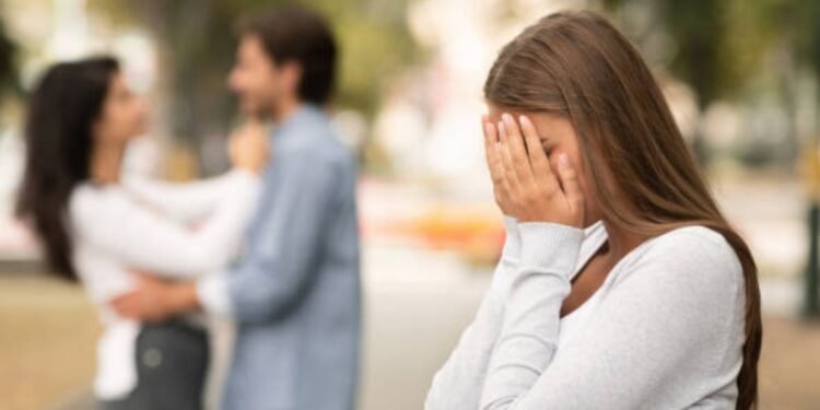 വിശ്വാസവഞ്ചനയുടെ പുതിയ മുഖം! എന്താണ് 'മങ്കി ബാറിംഗ്' എന്ന് മനസ്സിലാക്കുക, കാരണം ഇത് നിങ്ങളുടെ ബന്ധത്തിൽ സംഭവിച്ചേക്കാം 1 three pepole