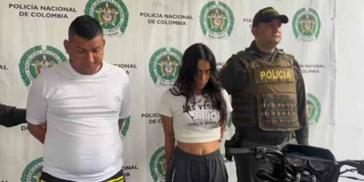 '23-കാരി പ്രൊഫഷണൽ കില്ലർ', മുൻ കാമുകനെ വെടിവെച്ചു കൊന്നു; കൊളംബിയയെ വിറപ്പിച്ച 'ലാ മുനേക്ക' പിടിയിൽ! 1 3 people