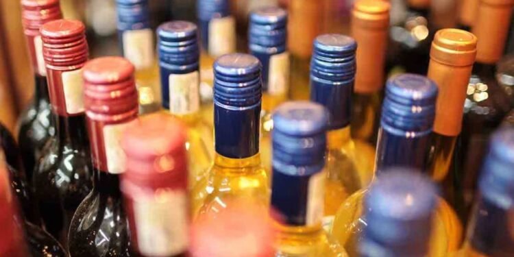 ഡ്യൂട്ടി ഫ്രീ ഷോപ്പിൽ വൻ തട്ടിപ്പ്; മദ്യം വാങ്ങാത്തവരുടെ പാസ്പോർട്ടിൽ 'മദ്യക്കുപ്പിയുടെ' ചിത്രം പതിച്ചു 1 bottle