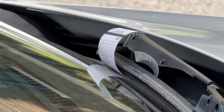 റെഡ്-ലൈറ്റ് ക്യാമറയും പാർക്കിങ്ങും; ഒട്ടാവ നഗരം പിരിച്ചെടുക്കാനുള്ളത് മില്യണുകളുടെ പിഴ! 1 parking ticket