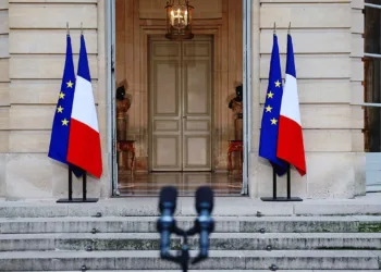 ഫ്രാൻസിൽ പ്രധാനമന്ത്രിമാരുടെ രാജി തുടരുന്നു: മാക്രോണിന് വൻ വെല്ലുവിളി; രാജ്യത്ത് സാമ്പത്തിക-രാഷ്ട്രീയ പ്രതിസന്ധി രൂക്ഷം 1 france-s-political-economic