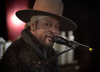 ഹിപ്-ഹോപ്പിനെയും ജാസിനെയും ഒരുമിപ്പിച്ച മാന്ത്രികൻ; ഡി'ആഞ്ജലോ ഇനി ഓർമ്മ 1 D'Angelo, the magician who brought hip-hop and jazz together, is remembered