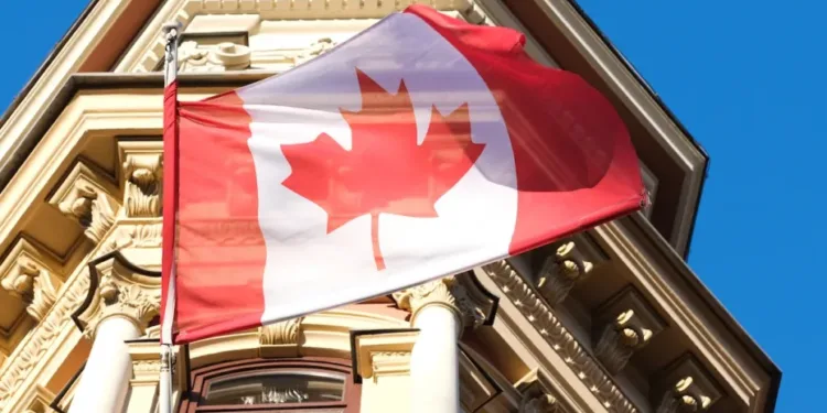 കാനഡ കുടിയേറ്റത്തിന്റെ ഭാവിയെന്താകും! ഇമിഗ്രേഷൻ ലെവൽ പ്ലാനിൽ കരുതിവെച്ചതെന്ത്? 1 canada flag