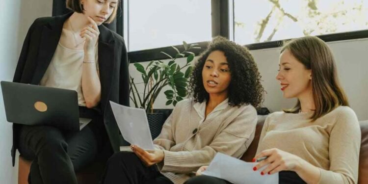 പൂർണമല്ലാത്ത അപേക്ഷകൾ തള്ളും: മുന്നറിയിപ്പില്ലാതെ IRCC; കാനഡ കുടിയേറ്റത്തിലെ വർധിച്ചുവരുന്ന അപകടസാധ്യതകൾ; നിയമങ്ങൾ കടുക്കുമ്പോൾ പ്രൊഫഷണൽ സഹായം തേടേണ്ടത് എന്തിന്? അറിയണം ഇമിഗ്രേഷൻ കൺസൾട്ടന്റുമാരുടെ പ്രാധാന്യം 1 filipino-workers