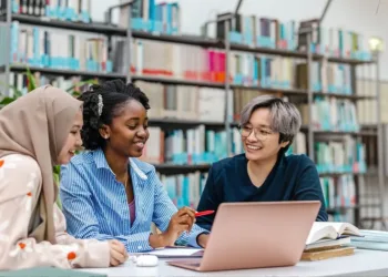 Canada 'turns away' foreign students