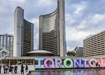 ടൊറന്റോയിൽ ജോലി, മിസ്സിസാഗയിൽ താമസം: മലയാളി പ്രൊഫഷണലുകൾക്ക് ഇത് മികച്ച ഓപ്ഷനാവുന്നത് എങ്ങനെ... 1 Toronto, Canada's largest city