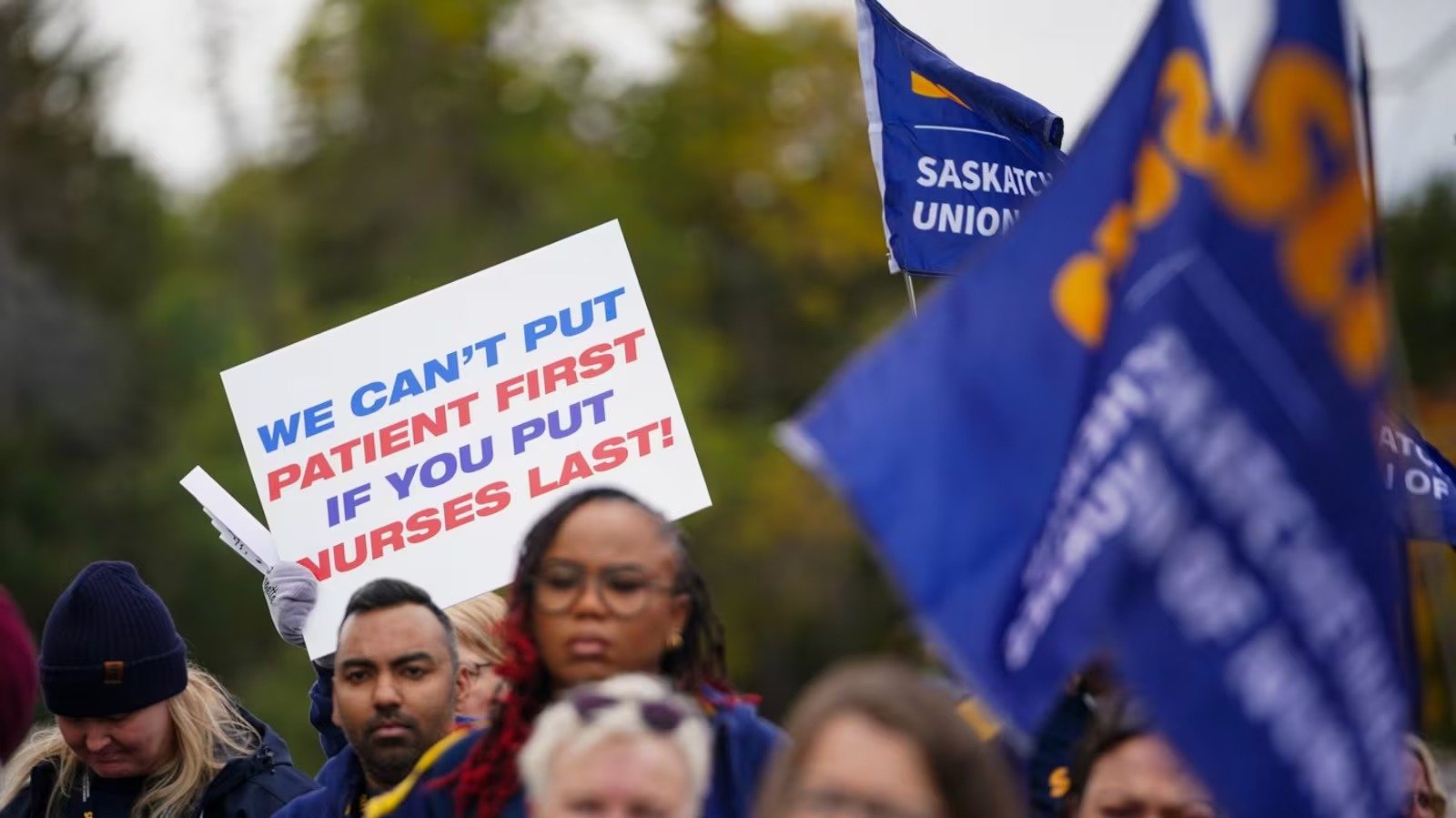 ആശുപത്രി വരാന്തകളിലെ തിരക്ക്: സസ്‌കാച്ചെവനിൽ ആരോഗ്യവകുപ്പിനെതിരെ നഴ്‌സസ് യൂണിയൻ