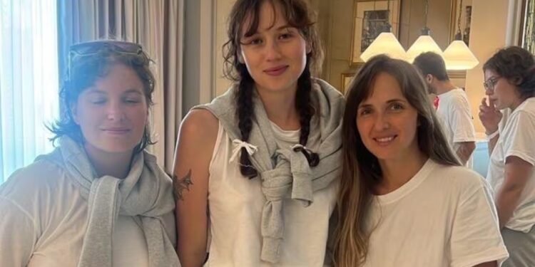 ഇസ്രായേൽ തടവിലാക്കിയ കനേഡിയൻ പ്രവർത്തകർക്ക് മോചനം; ന്യൂഫൗണ്ട്ലൻഡ് സ്വദേശികൾ തിരിച്ച് ജോർദാനിലേക്ക് മടങ്ങി 1 ഇസ്രായേൽ തടവിലാക്കിയ കനേഡിയൻ പ്രവർത്തകർക്ക് മോചനം; ന്യൂഫൗണ്ട്ലൻഡ് സ്വദേശികൾ തിരിച്ച് ജോർദാനിലേക്ക് മടങ്ങി