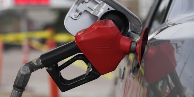 സന്തോഷ വാർത്തയുണ്ട്! മാരിടൈംസ് മേഖലയിൽ ഇന്ധനവില കുറഞ്ഞു; പുതിയ നിരക്ക് അറിയാം 1 fuel price