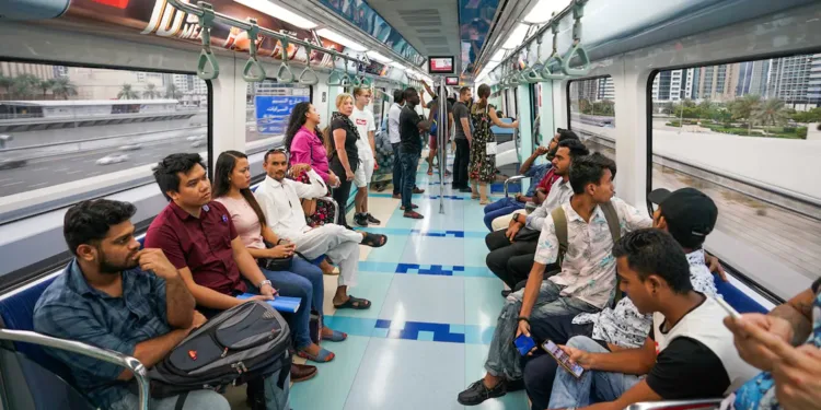 ദുബായ് മെട്രോയിൽ ഇനി വെറുതെ ഇരുന്നാലും പണി പാളും ; കനത്ത പിഴയുമായി RTA മുന്നറിയിപ്പ്! 1 metro