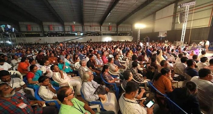 ‘ലിറ്റ്മസ് 2025’ : സ്വതന്ത്രചിന്താ സമ്മേളനത്തിനിടെ തോക്ക് കൈവശം വെച്ചയാൾ പിടിയിൽ; പുരസ്കാരം ഏറ്റുവാങ്ങി തസ്ലീമ നസ്രീൻ