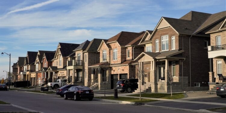 അനിശ്ചിതകാല ലീസിന് അന്ത്യമോ? ഒന്റാരിയോയിലെ വാടകക്കാർക്ക് ആശങ്ക; ഫോർഡ് സർക്കാരിൻ്റെ പുതിയ ബിൽ വിവാദത്തിൽ