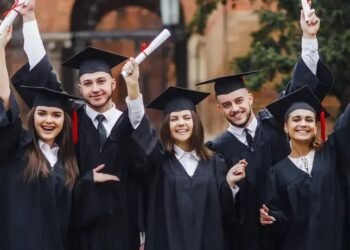 വിദേശപഠനത്തിന് കടിഞ്ഞാൺ: ഇന്ത്യൻ MBA -ക്ക് സുവർണ്ണകാലം; അപേക്ഷകരിൽ 26% റെക്കോർഡ് വർദ്ധന!